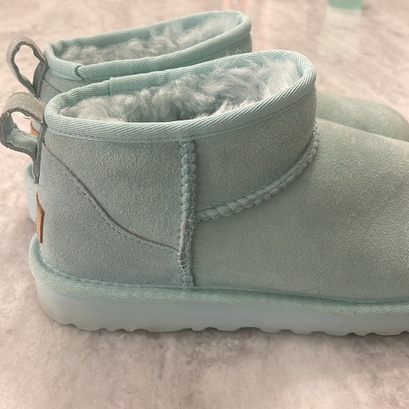 Ugg- Classic Mini - Picture 3 of 8